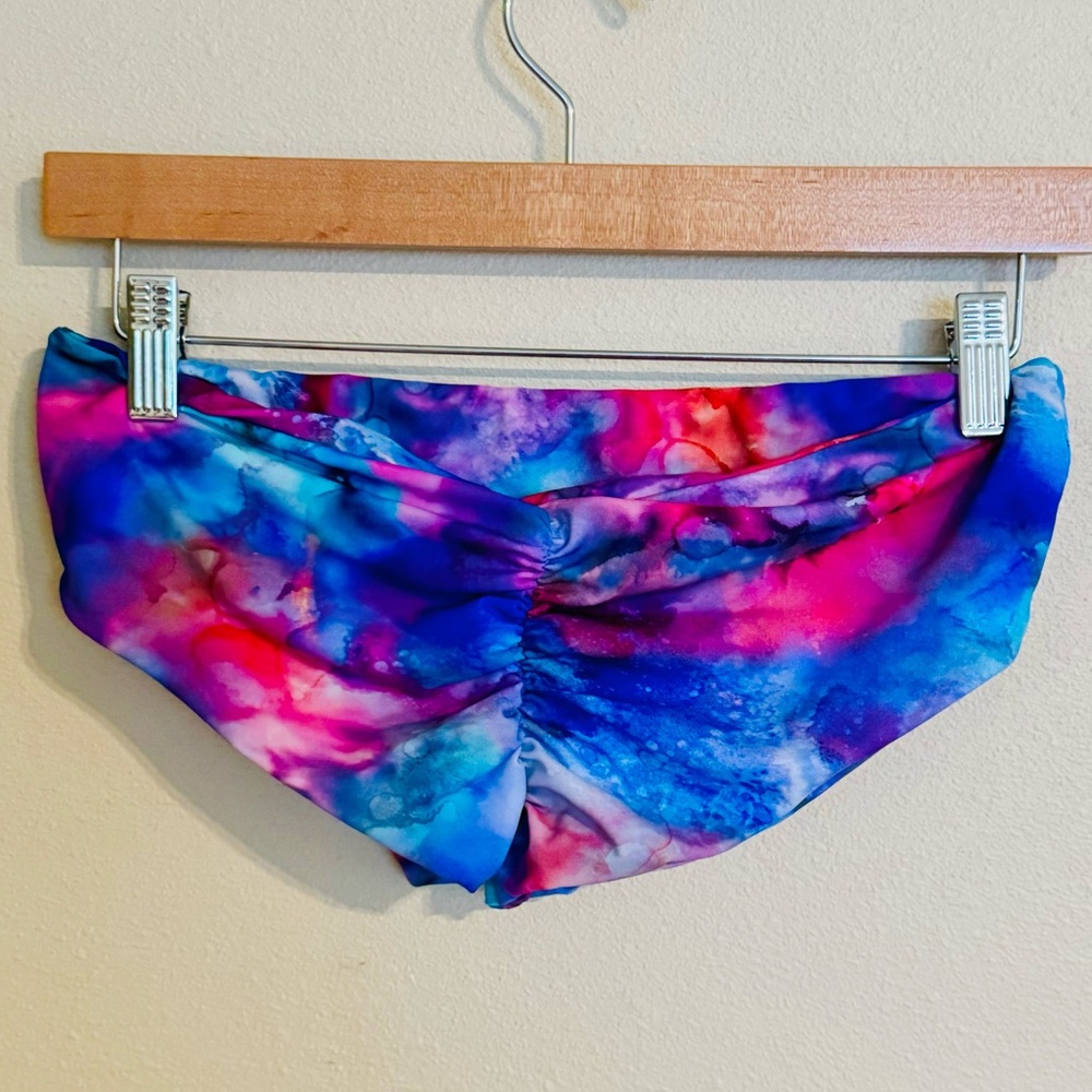 Fused Hawaii - Kona Bottom - Tie Dye